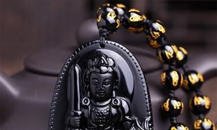 在梦中亲手穿上神圣的菩萨颈链，体验令人陶醉的超凡感觉