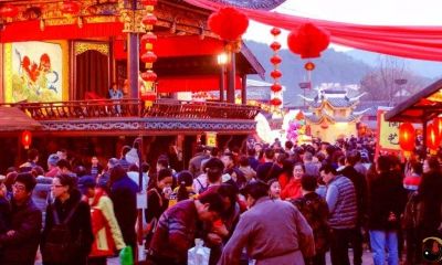 欢聚一堂，祝福连绵不断，热闹非凡的梦境：新年夜，人人都来到我的梦中了！