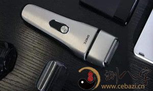 在梦中经历电动剃须刀失灵的情境：一段有关理发工具故障的深遂入梦