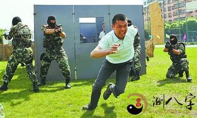 口胡标题：为什么总是做逃跑的梦？每晚入睡前，我仿佛置身于一个虚幻的世界，追逐着我的内心恐惧和不安，试图逃离现实的压力和成人生活的责任。就算我尝试了各种方法来缓解这种情绪，但似乎都无法消除我心头的焦虑。究竟这样的梦境所隐含的含义是什么？如何从逃避中走出来，成为内心强大、自信的人？