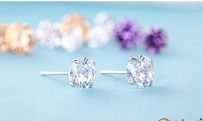 在梦中，我看到已故的亲人为我佩戴银首饰