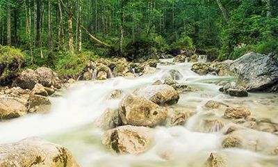 如何为2019年8月3日出生的女宝宝起一个适合五行缺水的名字？