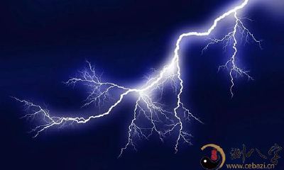 在梦中经历震耳欲聋的雷声巨响