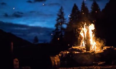 对于2019年三月初七出生的双胞胎女孩而言，她们起名的最佳选择是什么汉字，并且该字需要符合哪一类五行属性呢？