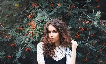 以2023年兔年为基础，探究七月份的命格，并预测其发展前景毫无忧虑