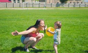 甜美常姓女孩名字选取，以夏季生日为灵感，让名字两字之美更为凸显