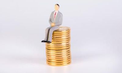 属羊人在人生中哪个时期最容易陷入财务危机的困境？