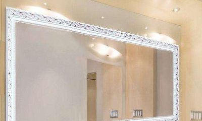 做梦时发现镜子破碎，揭示出潜意识中自我认知的变革以及断裂感的象征意义