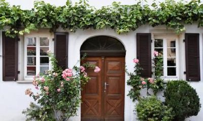 2023年农历闰二月初一是适宜安门的日期吗？是否具备安门吉日的条件？