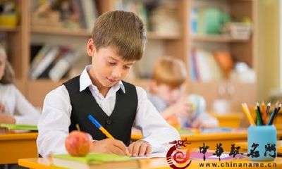 完整版：2018年2月出生的男孩取名指南大全，包含各种含义和文化背景的起名建议，助力父母为新生儿取一个独特、富有意义的名字