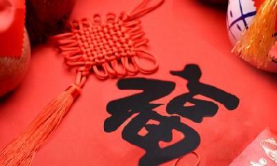 与传统习俗——探索中国新年文化背后的历史和传说！涵盖大年初一至十五的庆祝方式，包括拜年、放烟火、舞龙舞狮、赏花灯等