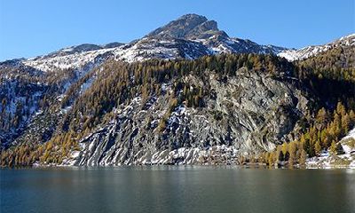 如何从八字特征看出一个人前世的积德和福报深厚程度？