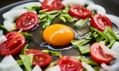 伸手来看手相，一生荣华富贵层级身体状况