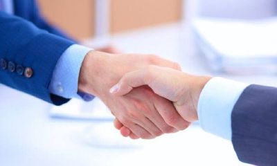 梦见跟很多人握手