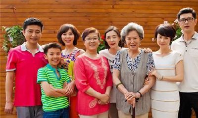 梦见自己和很多人合影