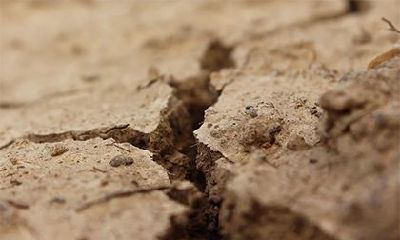 白蜡金命和城墙土命谁克谁？城墙土命和什么命相克？