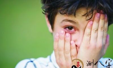 周公解梦眼睛里水流