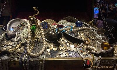 梦见房子下边存有黄金