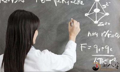 梦到教务主任在教室黑板上写了一手好看的字