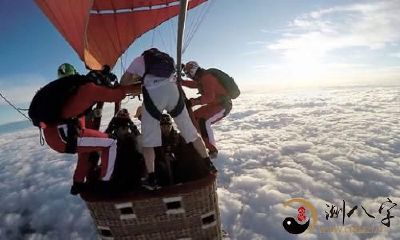 梦到从高空向下扔鞋