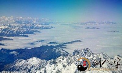 梦到飞跃很高的峰顶