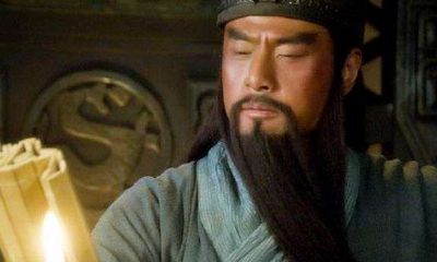 梦到脸部爬满了胡须