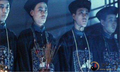 梦见丈夫变丧尸