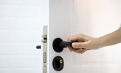 壬寅2022年农历十二月十二日安门吉利吗？