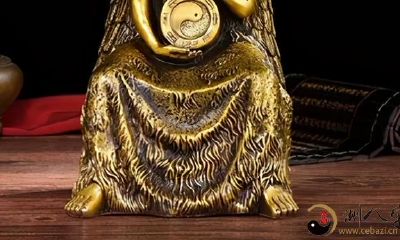 读易经必须先读系辞,系辞第一章就有三个重点