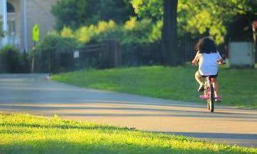 2023年三月十二出生邱姓女孩名字叫什么