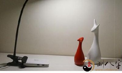 梦到自己家中房间灯亮