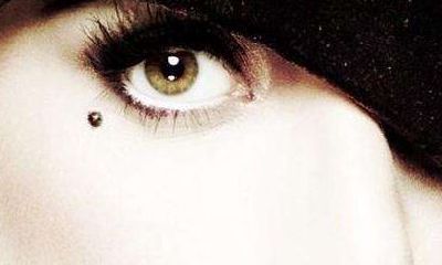 揭秘泪痣长在什么位置