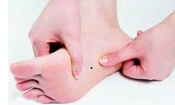 右脚有痣是什么意思，右脚底有痣代表什么