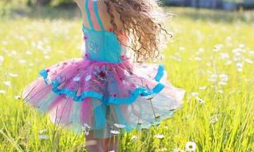 2023年冬月十一出生白姓女孩名字叫什么