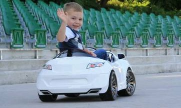 余姓男孩名字2023年12月12日出生的