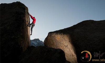 梦到摔下悬崖峭壁却没事儿