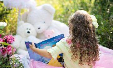 2023年八月廿三出生戴姓女孩名字怎么取