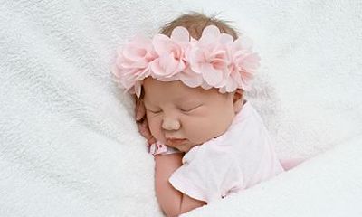 2018年农历六月二十七出生的女孩好吗，命造简批如何？