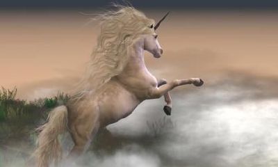 2002年出生的生肖马贵人属什么生肖？生肖马220年的小人是谁？