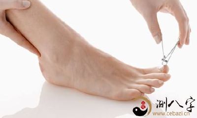 梦到脚指甲好长