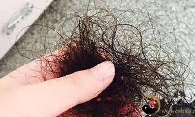 梦见洗头发掉一大把