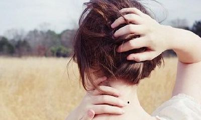 珍惜脖子上有三颗痣的人