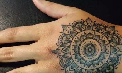 中指和无名指缝隙长痣代表什么