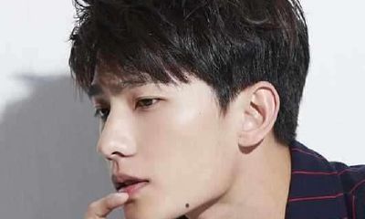 男人下颚底下有痣