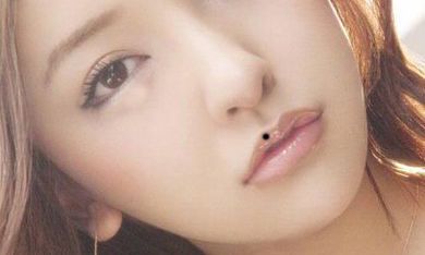 唇下有痣，为「多口痣」