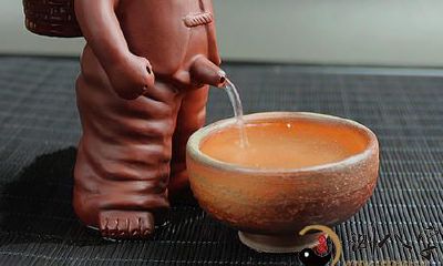 梦见小男孩把尿撒在鱼上