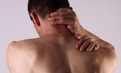 男人脖子后面痣相图解