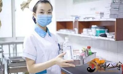 梦见护士帮我打针