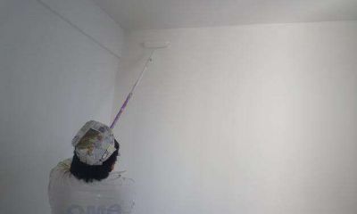 梦见自己在墙上抹泥