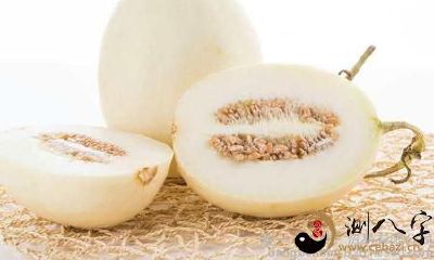 梦到自己走在路上摘哈密瓜